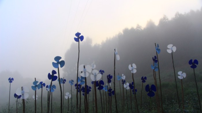 COLETIVOmonográfico. Ventiladores-Cataventos: Homenagem ao Ornamento Degenerado. Sítio Força Verde, 2013