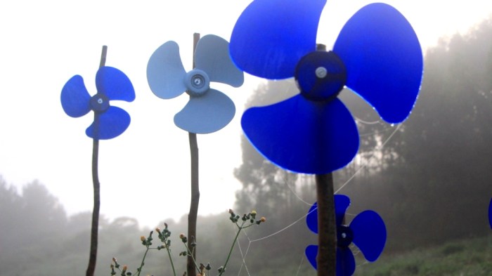 COLETIVOmonográfico. Ventiladores-Cataventos: Homenagem ao Ornamento Degenerado. Sítio Força Verde, 2013