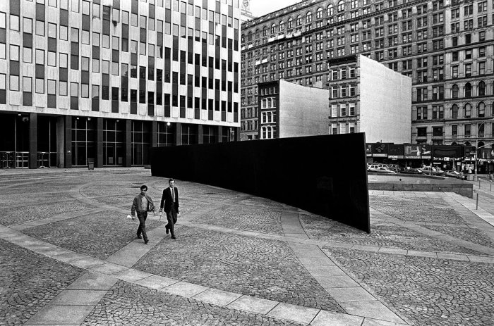 Richard Serra, "Tilted Arc", 1981.