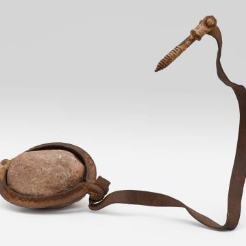 Imagem de capa. Escultura. Objeto. Robert Rauschenberg. Metal. Ferrugem.