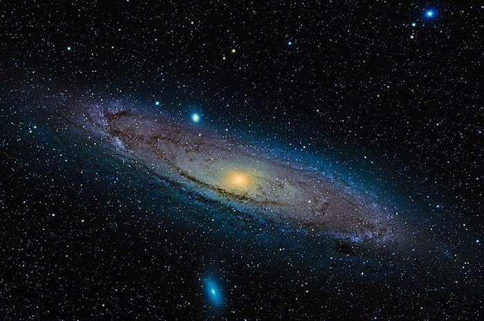 Resenha. Galáxia de Andrômeda. Becky Chambers. Longa viagem.