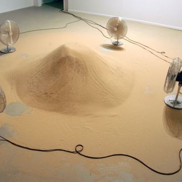 Imagem de capa. Transcrição. Alice Aycock. Podcast.