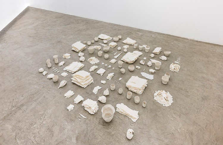 Brisa Noronha. Minúcias. Porcelana. 2015