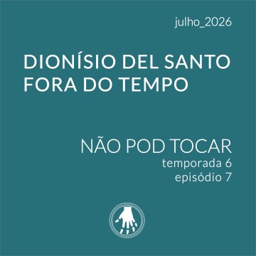 Fundo verde escuro e azulado com título do episódio e logo do podcast.